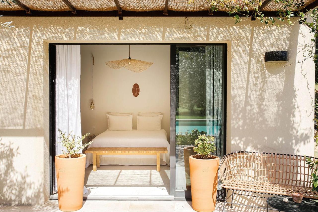 La Roussatino Hotell Saint-Étienne-du-Grès Exteriör bild